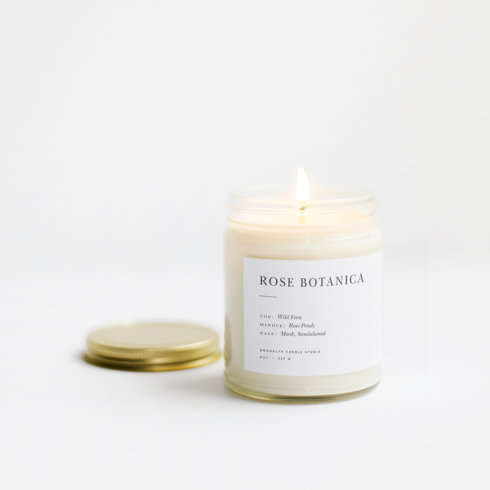 Rose Botanica scented candle with notes of fresh rose, of musk and sandalwood. Hand poured with 100% soy wax.