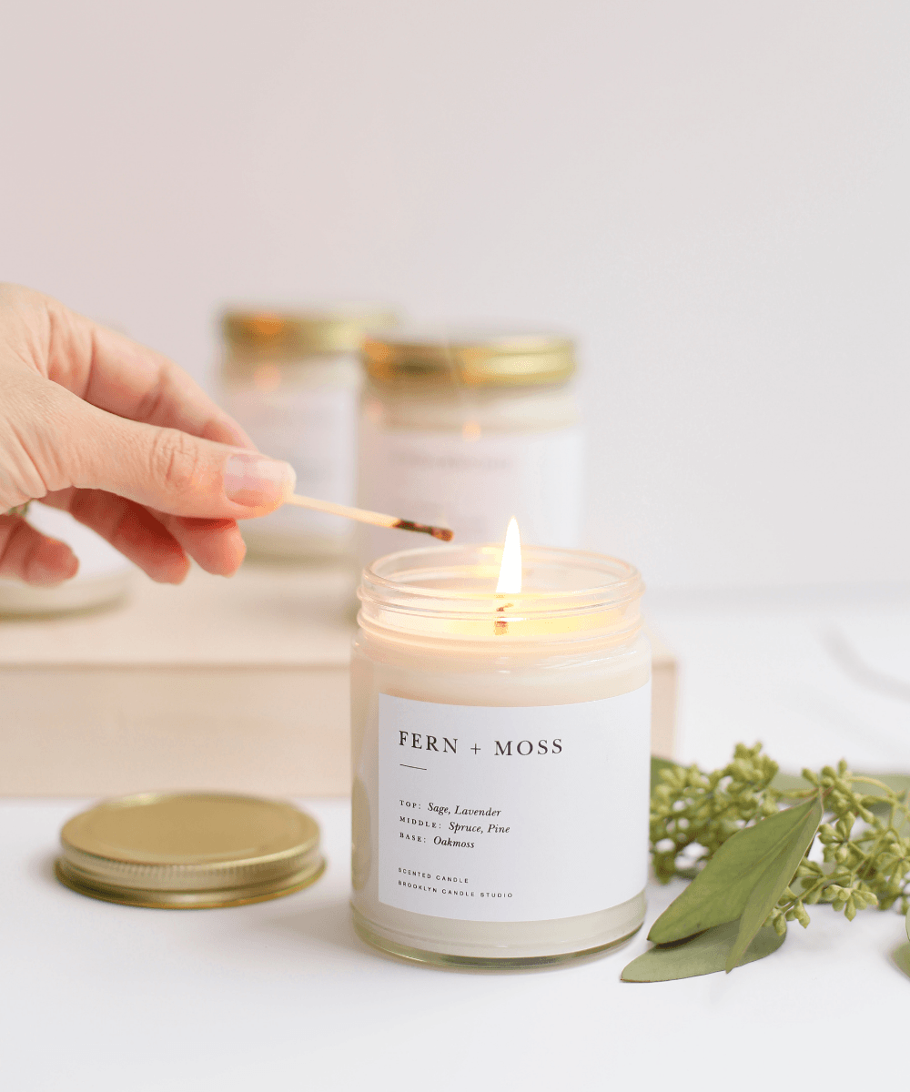 Brooklyn Candle Studio scented candle Fern + Moss Moodbild. Hand-poured from 100% soy wax in the small manufactory. 