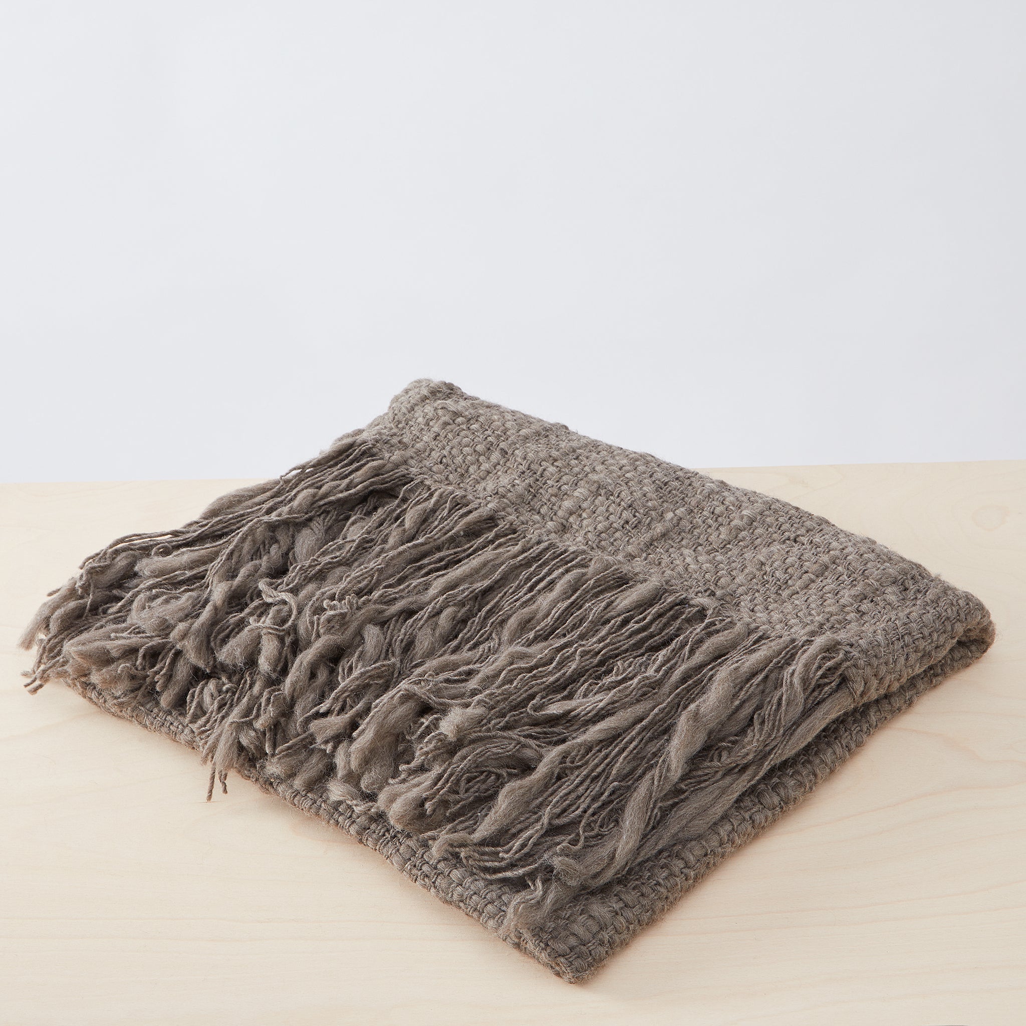Hand-woven, heavenly soft merino blanket Sueño made from the best, untreated wool of Patagonia. These blankets are not only unique, but true works of art. Shop online now at By Native.