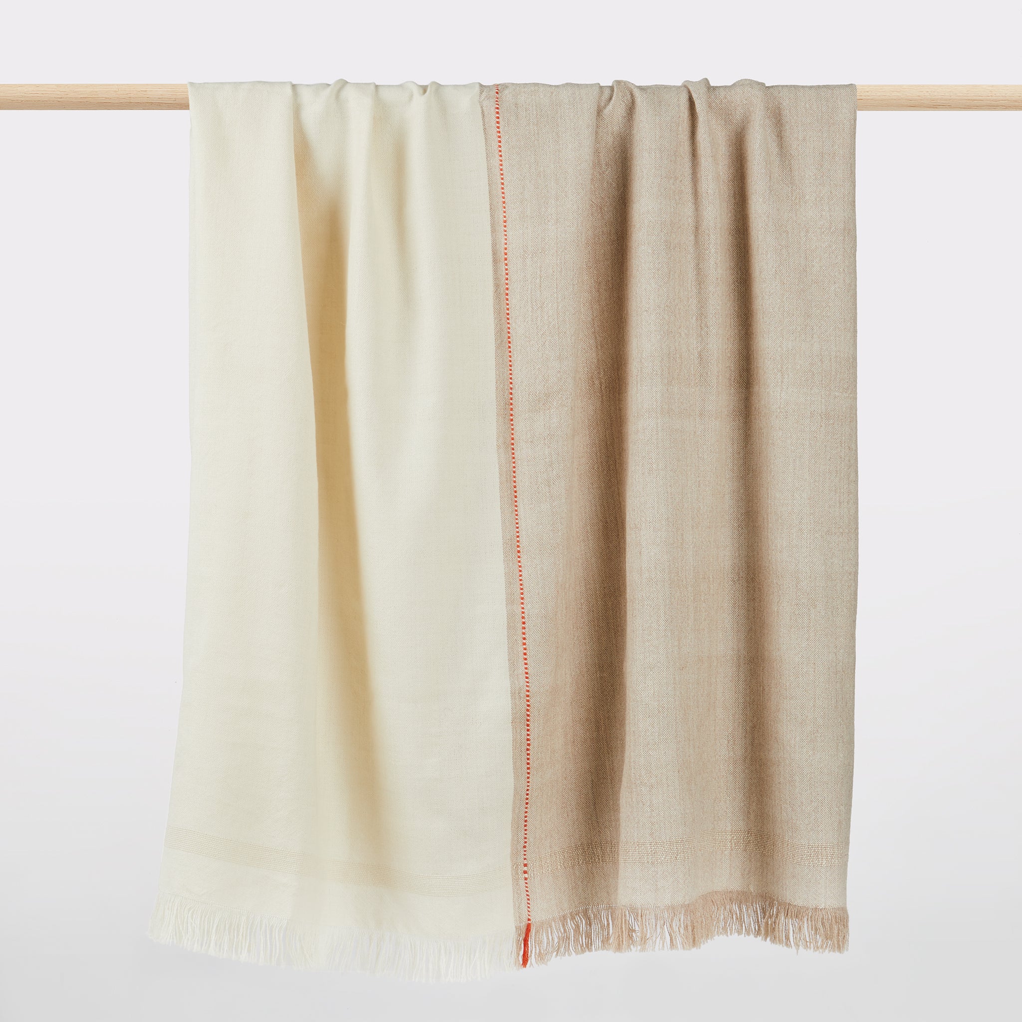 Stylish, handwoven BY NATIVE "Asiri" blanket made of soft baby alpaca in natural colours. With fringes, high relief stripes and a narrow contrast stripe as an eye-catcher.
