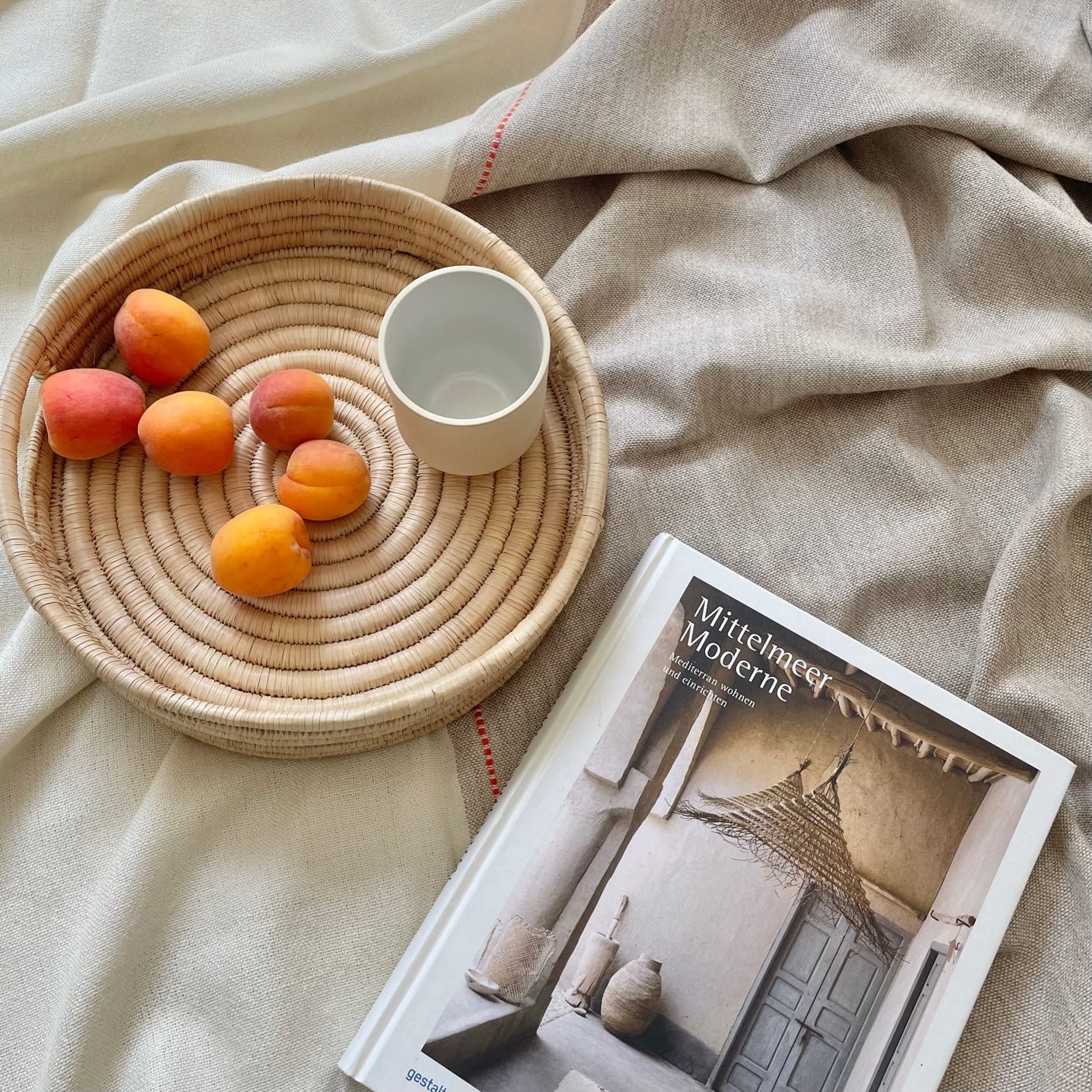 Still life with Umi tray size S, hand-woven in Malawi