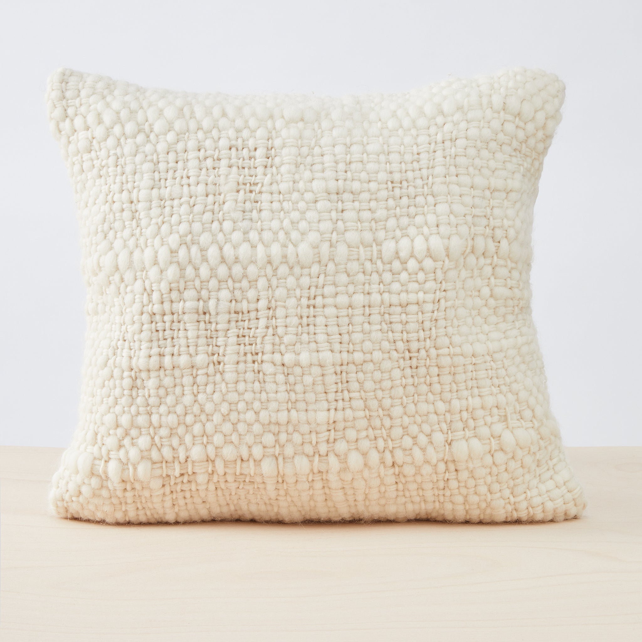 Cushion Sueno, natural white