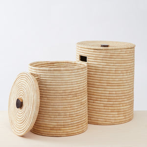 Laundry baskets with lid and mahogany handle. Carefully and sustainably woven by hand in Malawi. By Native