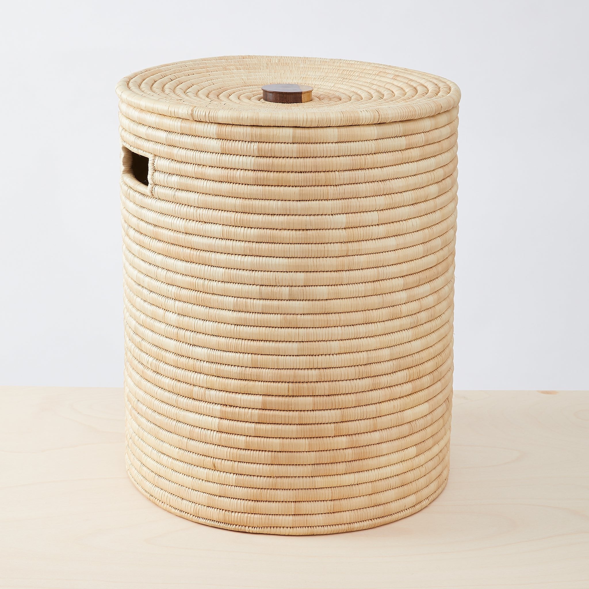 Large laundry basket Dengut with lid, woven - By Native