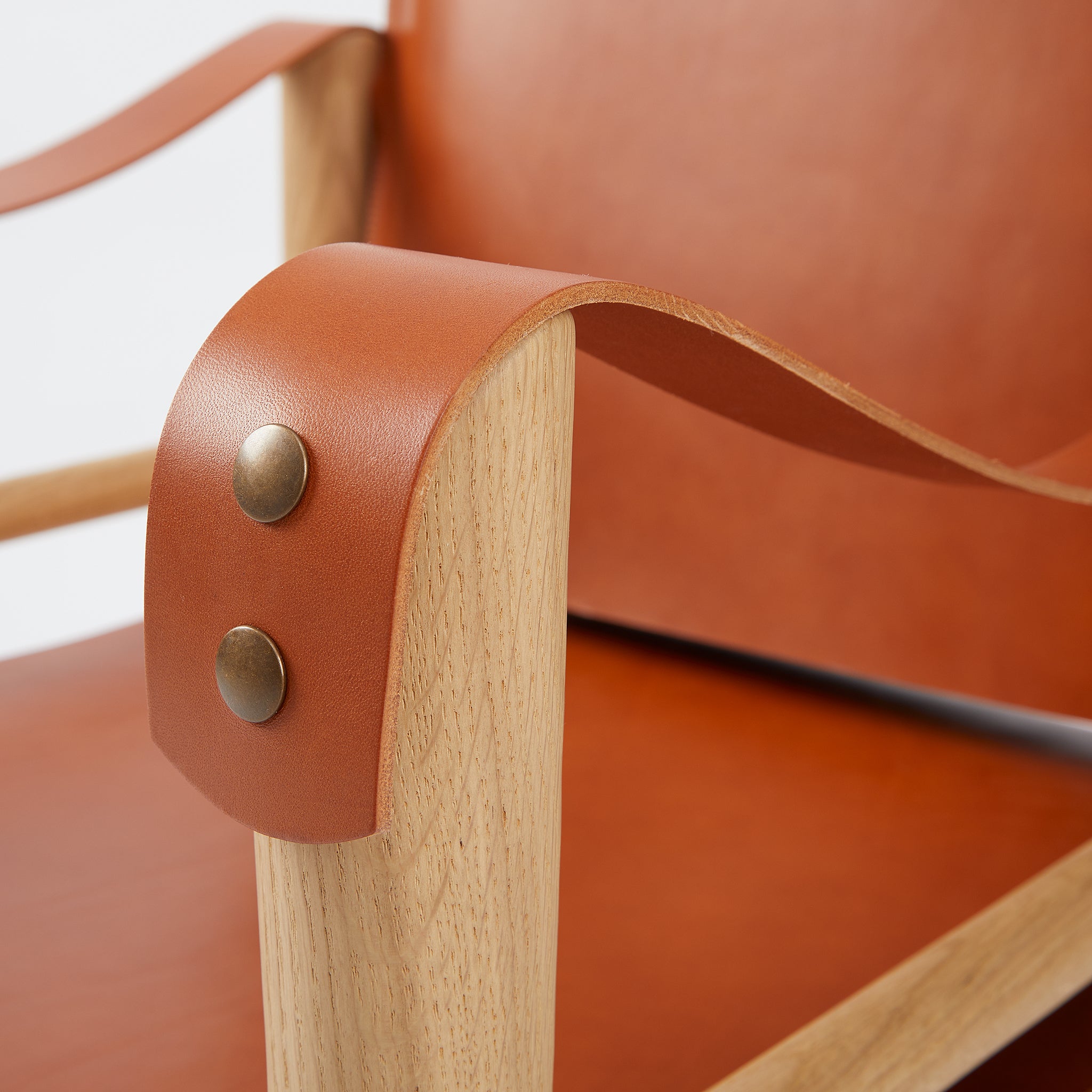 Detail shot Safari Chair leather and oak wood