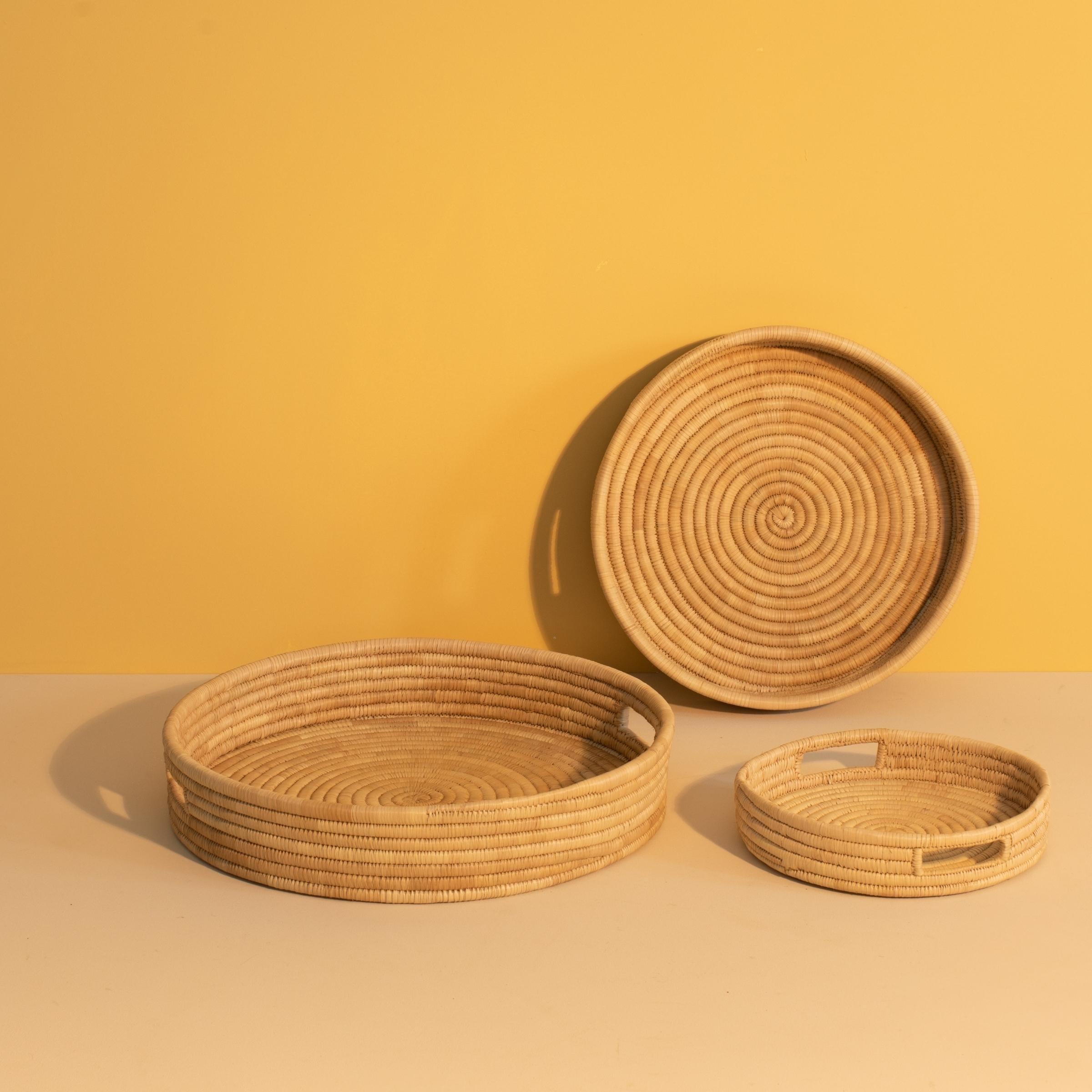 Minimalist and sturdy tray "Umi" is carefully woven from palm leaves. Available in three sizes.