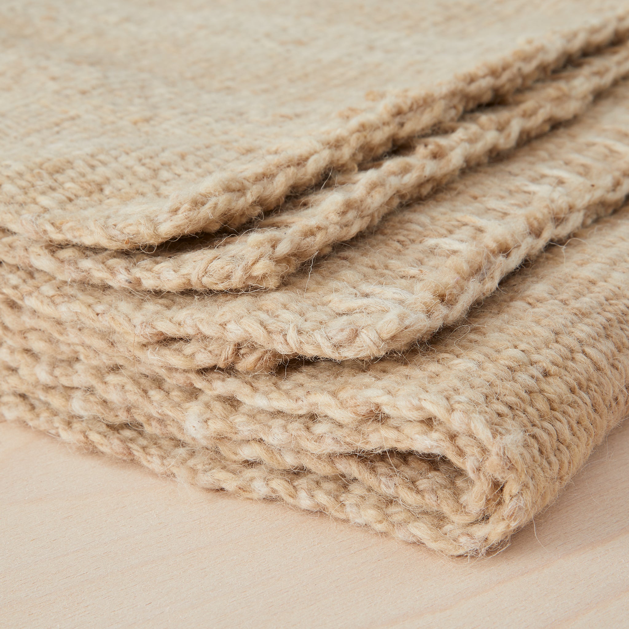 Hand-woven carpet Cuyo, stylishly rustic, vibrant and intense. Detail view.