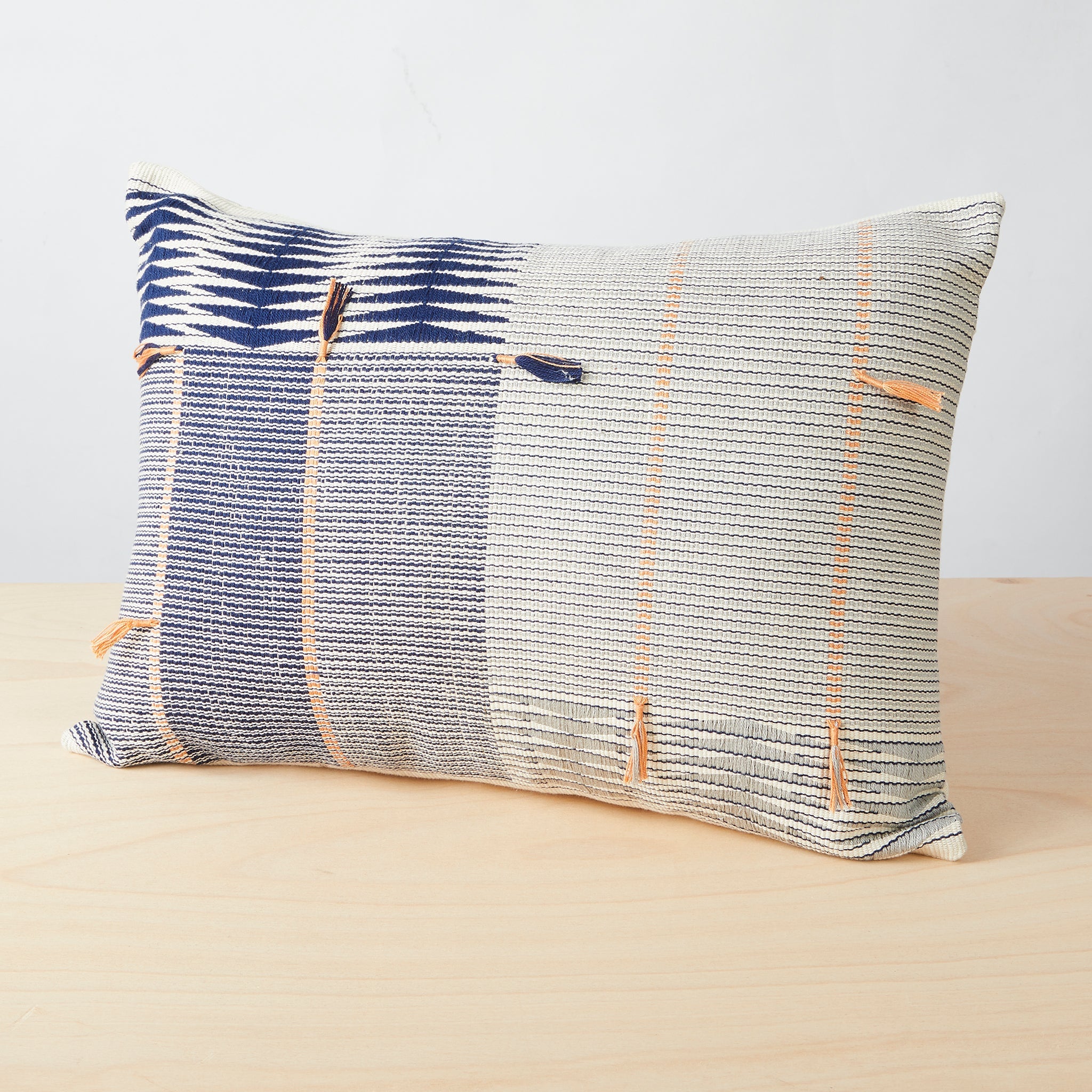 Hand-woven cushion Jotsoma 40x60 - By Native
