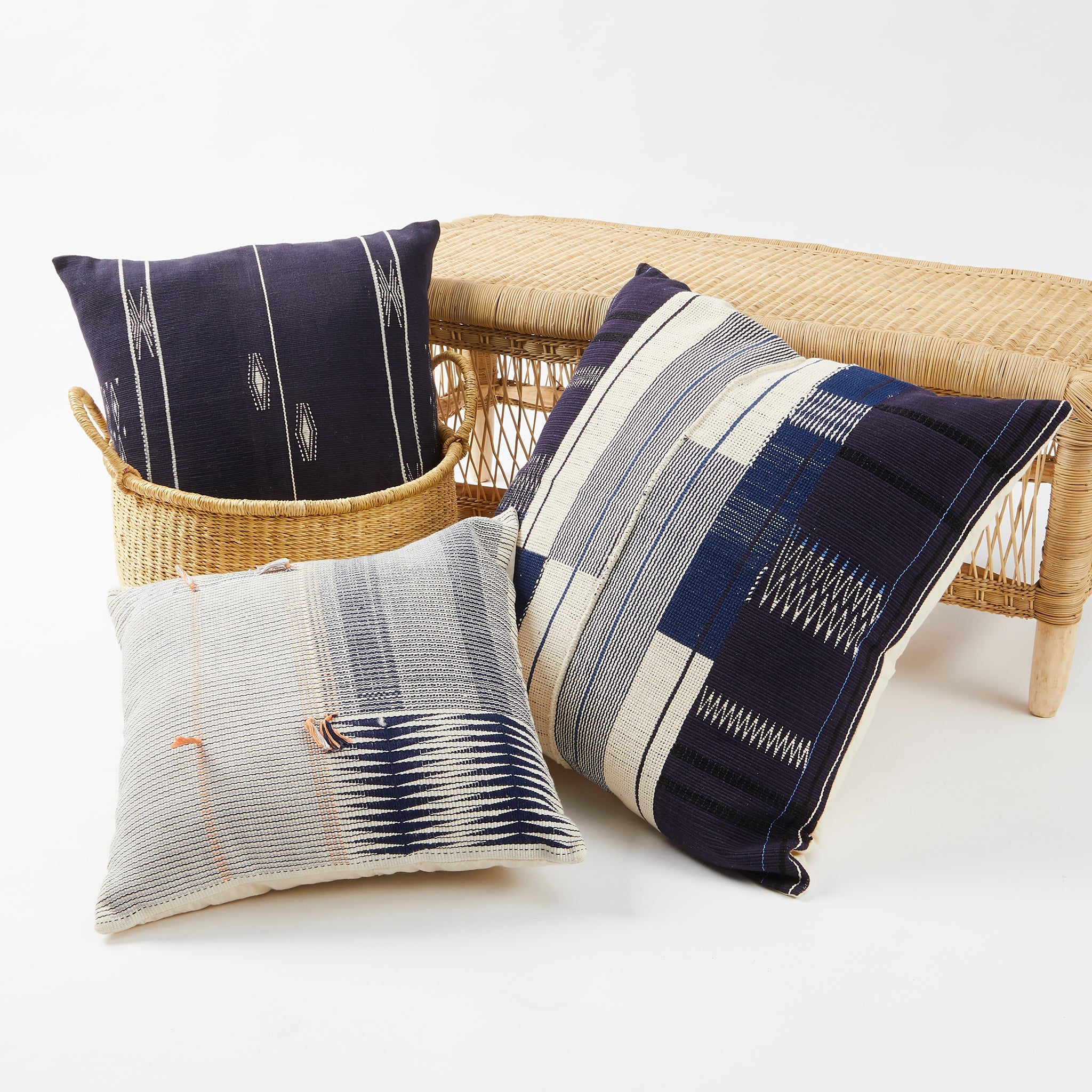Hand woven cushion Jotsoma - By Native
