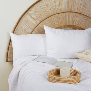 Stonewashed linen bedding in white - By Native