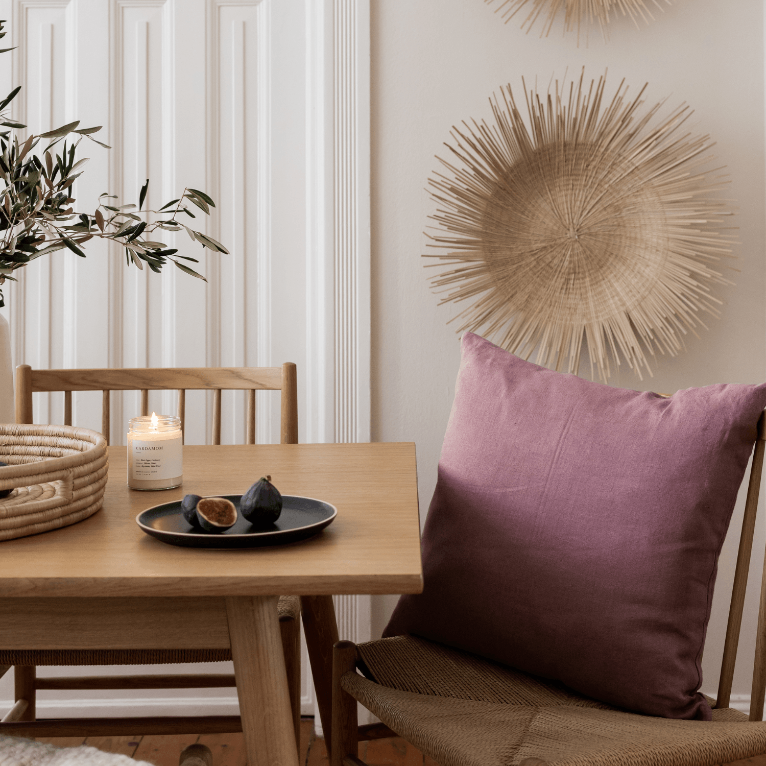 Mood photo dining room with stonewashed linen cushions, mauve - By Native